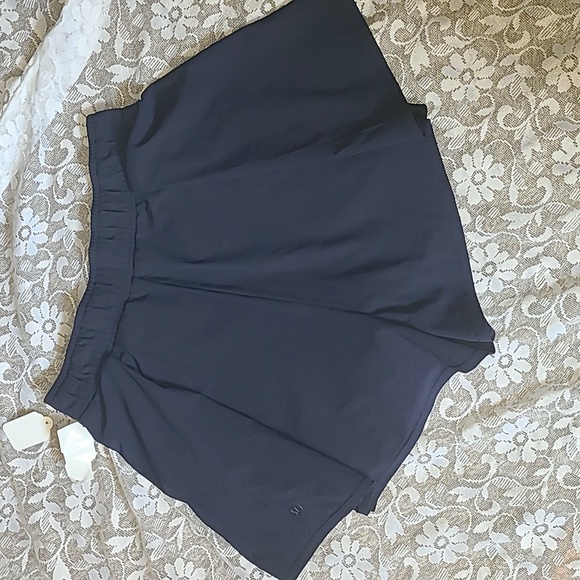 Lululemon 3/4 womens 2 layer sport shorts - Picture 1 of 8